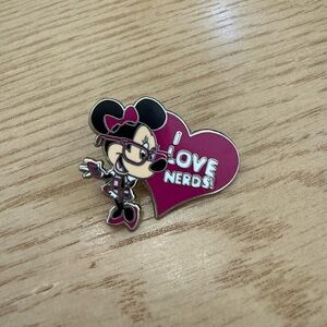Minnie Mouse 'I Love Nerds' Pin